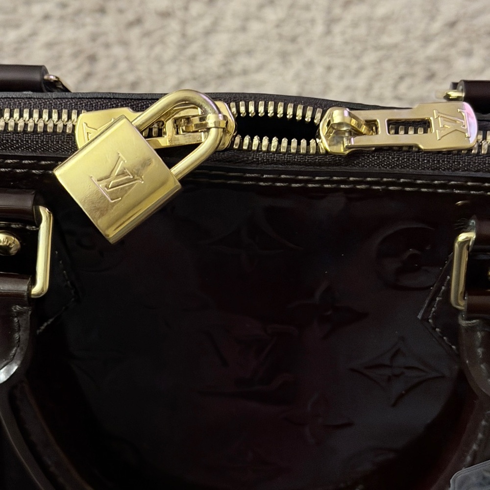 Authentic Louis Vuitton amarante vernis Alma GM - Picture 11 of 12